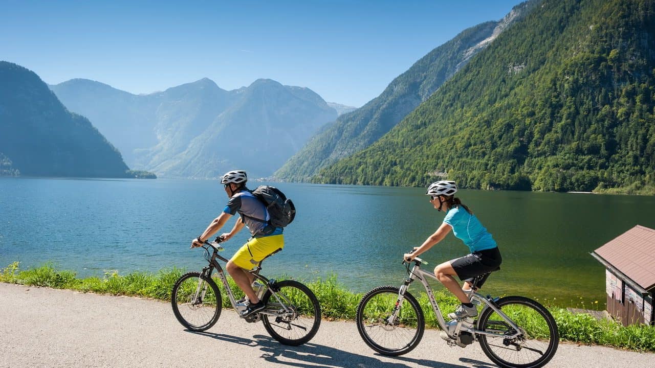 Elcykel Cykling vid Hallstattsee Semester i Österrike