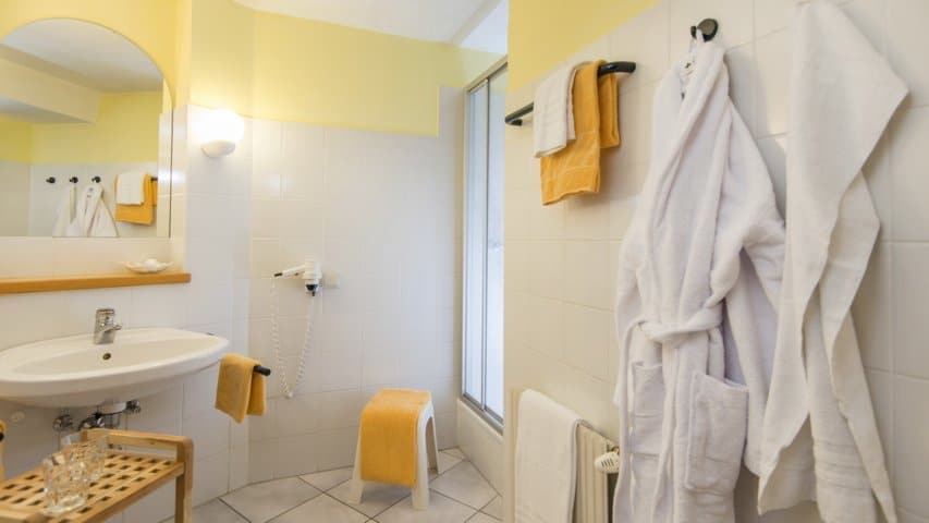 Skidsemester i Bad Hofgastein med Austria Travel - Hotel Gastein - Badrum