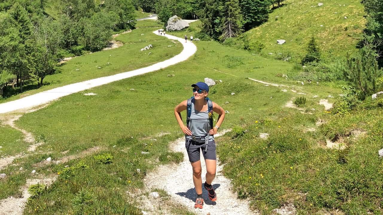 Nöjd vandrare på väg från Königssee till Österrike © Eurohike