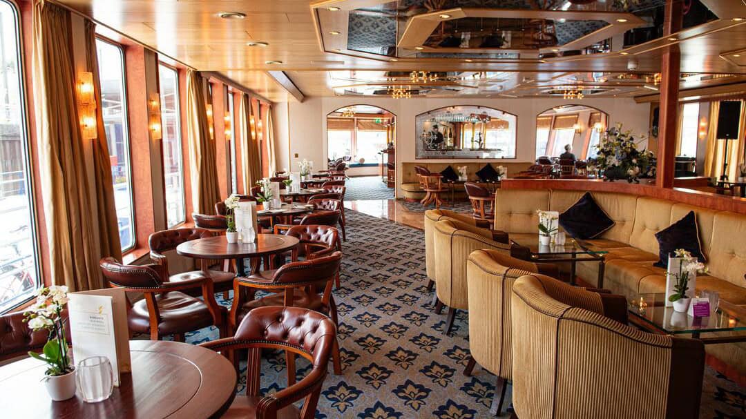 Swiss Crown - Lounge och bar