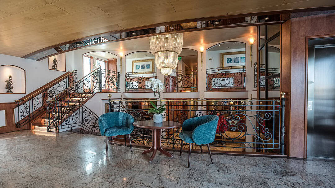 Swiss Crown - Lobby